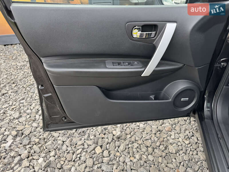 Позашляховик / Кросовер Nissan Qashqai+2 2010 в Стрию