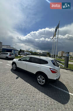 Позашляховик / Кросовер Nissan Qashqai+2 2013 в 