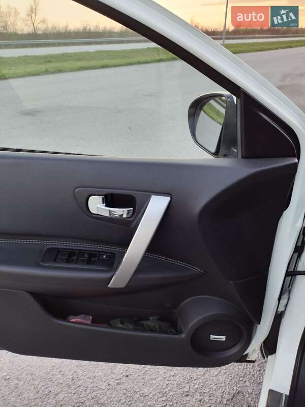 Внедорожник / Кроссовер Nissan Qashqai+2 2013 в Звягеле