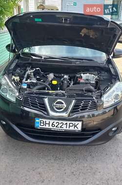 Внедорожник / Кроссовер Nissan Qashqai+2 2011 в 