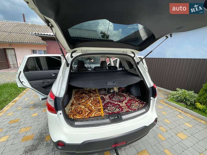 Позашляховик / Кросовер Nissan Qashqai+2 2010 в Летичіві