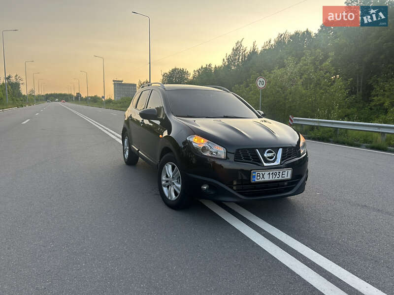 Позашляховик / Кросовер Nissan Qashqai+2 2011 в 