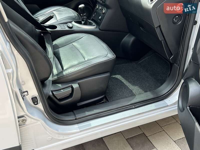 Внедорожник / Кроссовер Nissan Qashqai+2 2009 в Ровно