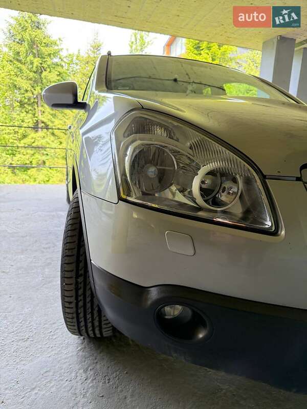 Внедорожник / Кроссовер Nissan Qashqai+2 2010 в Микуличине