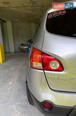 Внедорожник / Кроссовер Nissan Qashqai+2 2010 в 