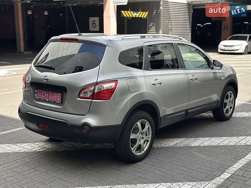 Позашляховик / Кросовер Nissan Qashqai+2 2012 в Києві