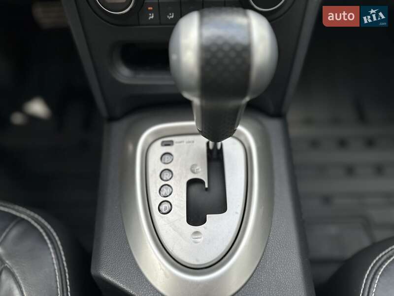Позашляховик / Кросовер Nissan Qashqai+2 2012 в Києві