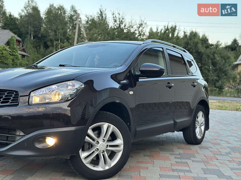 Позашляховик / Кросовер Nissan Qashqai+2 2010 в Івано-Франківську