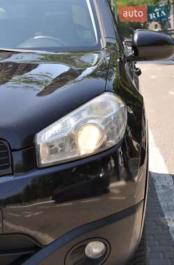 Внедорожник / Кроссовер Nissan Qashqai+2 2010 в 