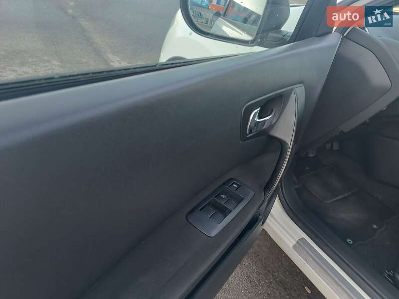 Позашляховик / Кросовер Nissan Qashqai+2 2010 в Луцьку