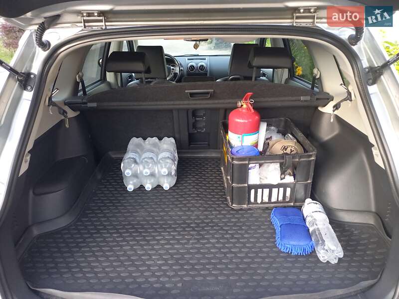 Внедорожник / Кроссовер Nissan Qashqai+2 2009 в Новгород-Северском