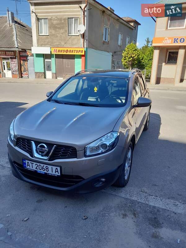 Nissan Qashqai+2 2011