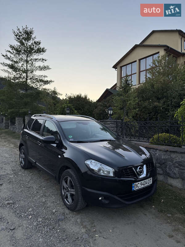 Nissan Qashqai+2 2010
