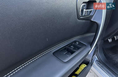 Позашляховик / Кросовер Nissan Qashqai+2 2011 в  фото 42 Позашляховик / Кросовер Nissan Qashqai+2 2011 в