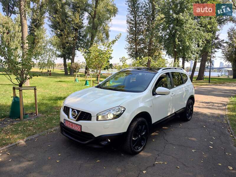 Nissan Qashqai+2 2010