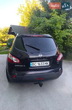 Позашляховик / Кросовер Nissan Qashqai+2 2011 в Буську