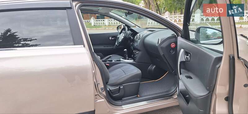 Внедорожник / Кроссовер Nissan Qashqai+2 2011 в Новоархангельске