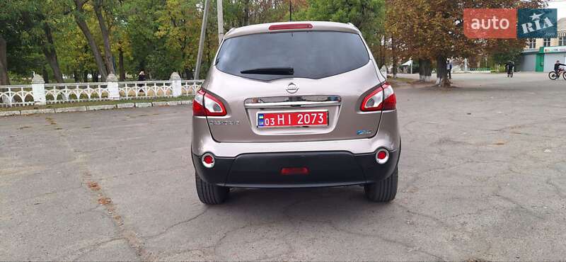 Внедорожник / Кроссовер Nissan Qashqai+2 2011 в Новоархангельске