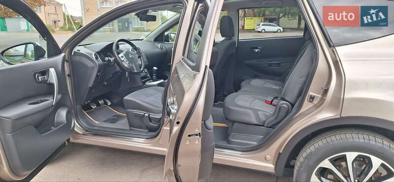 Внедорожник / Кроссовер Nissan Qashqai+2 2011 в Новоархангельске