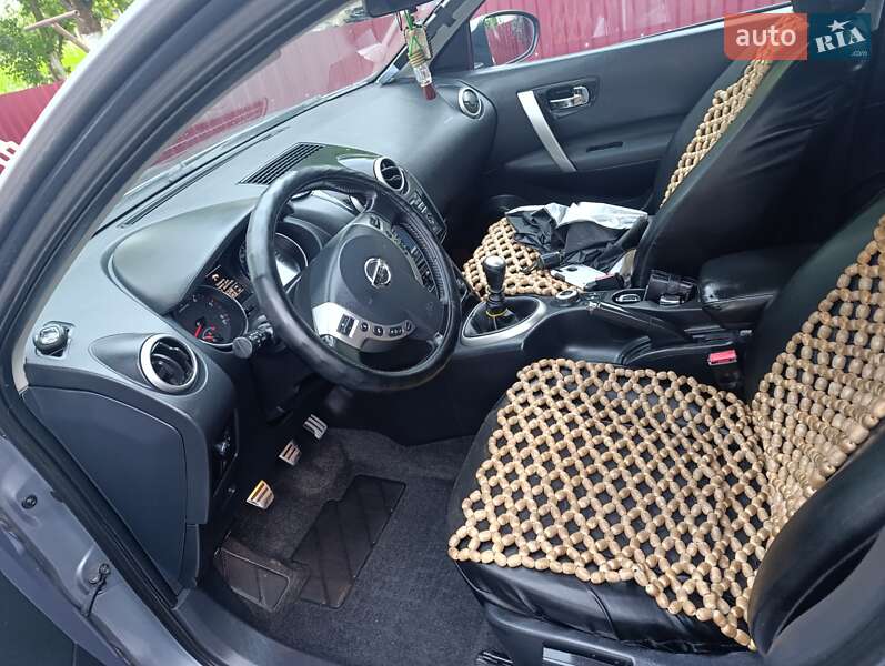 Внедорожник / Кроссовер Nissan Qashqai+2 2011 в Нововолынске