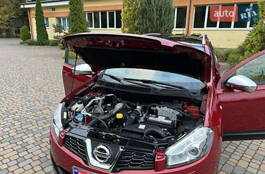 Позашляховик / Кросовер Nissan Qashqai+2 2011 в 