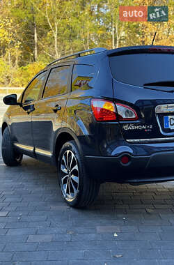 Позашляховик / Кросовер Nissan Qashqai+2 2011 в  фото 17 Позашляховик / Кросовер Nissan Qashqai+2 2011 в
