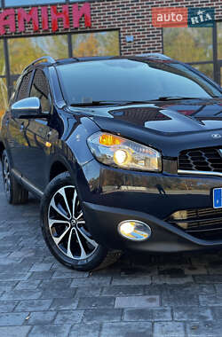 Позашляховик / Кросовер Nissan Qashqai+2 2011 в  фото 35 Позашляховик / Кросовер Nissan Qashqai+2 2011 в