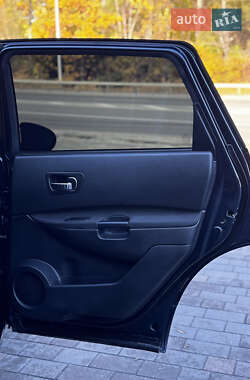Позашляховик / Кросовер Nissan Qashqai+2 2011 в  фото 40 Позашляховик / Кросовер Nissan Qashqai+2 2011 в