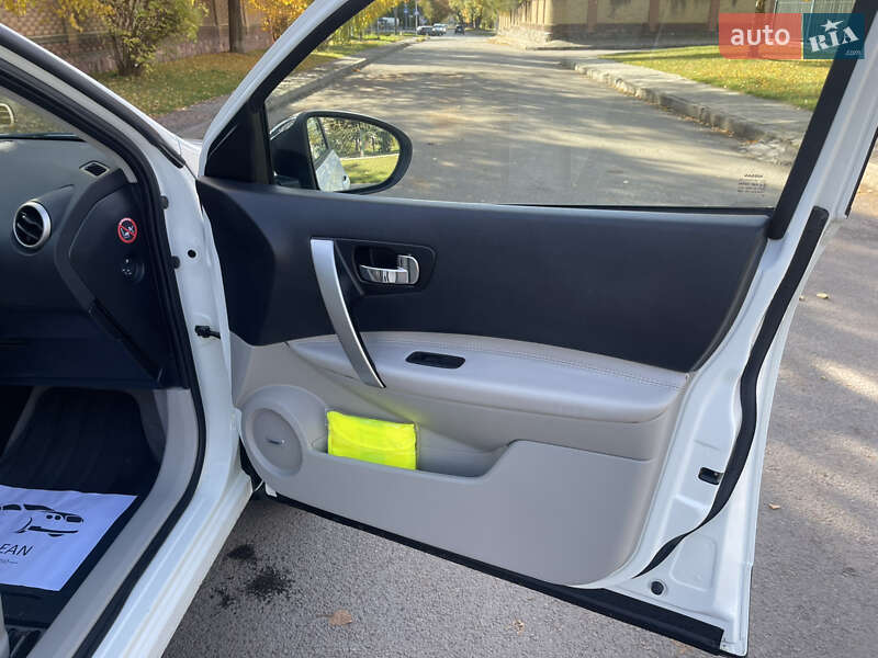 Внедорожник / Кроссовер Nissan Qashqai+2 2010 в Луцке