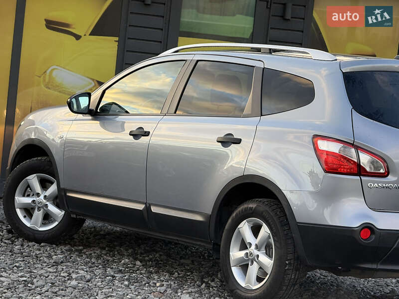 Позашляховик / Кросовер Nissan Qashqai+2 2010 в Стрию