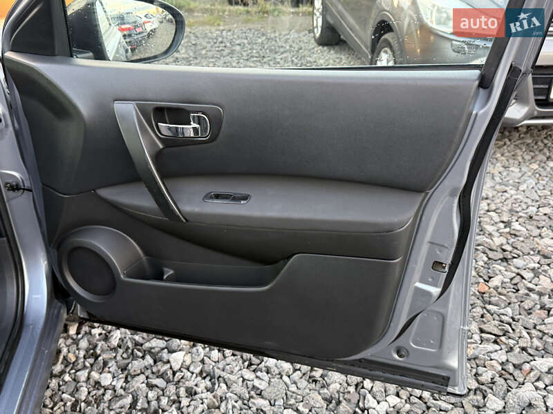 Позашляховик / Кросовер Nissan Qashqai+2 2010 в Стрию