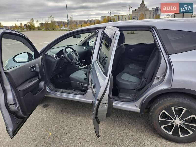 Позашляховик / Кросовер Nissan Qashqai+2 2011 в Києві
