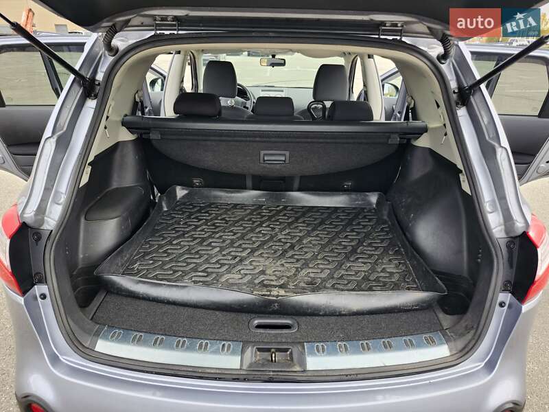 Позашляховик / Кросовер Nissan Qashqai+2 2011 в Києві