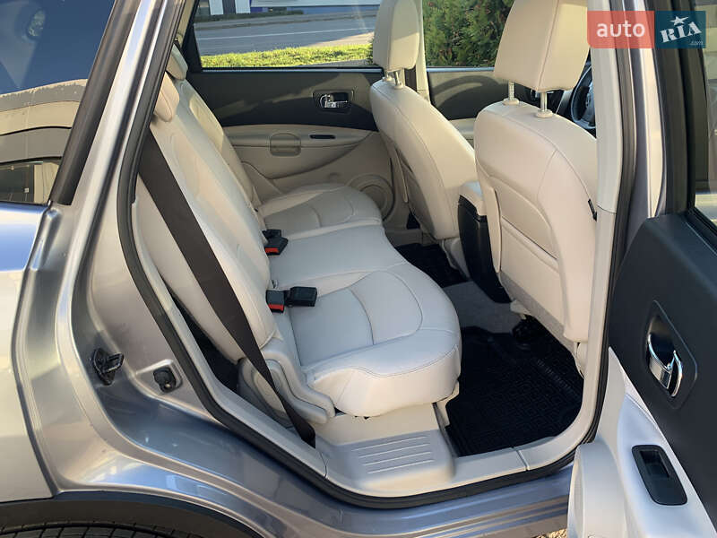 Внедорожник / Кроссовер Nissan Qashqai+2 2012 в Ровно