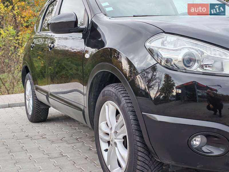 Позашляховик / Кросовер Nissan Qashqai+2 2011 в Стрию
