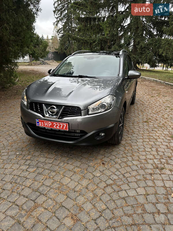 Позашляховик / Кросовер Nissan Qashqai+2 2011 в Києві