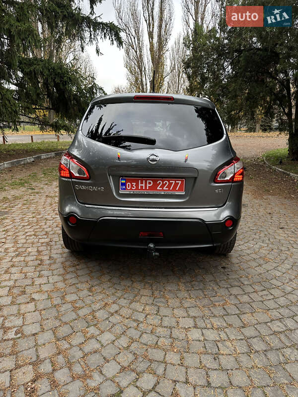 Позашляховик / Кросовер Nissan Qashqai+2 2011 в Києві