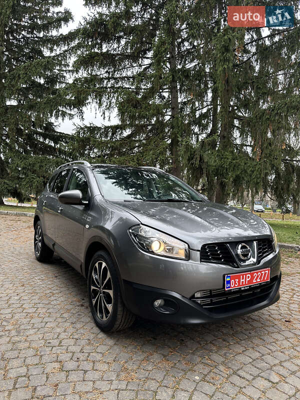 Позашляховик / Кросовер Nissan Qashqai+2 2011 в Києві