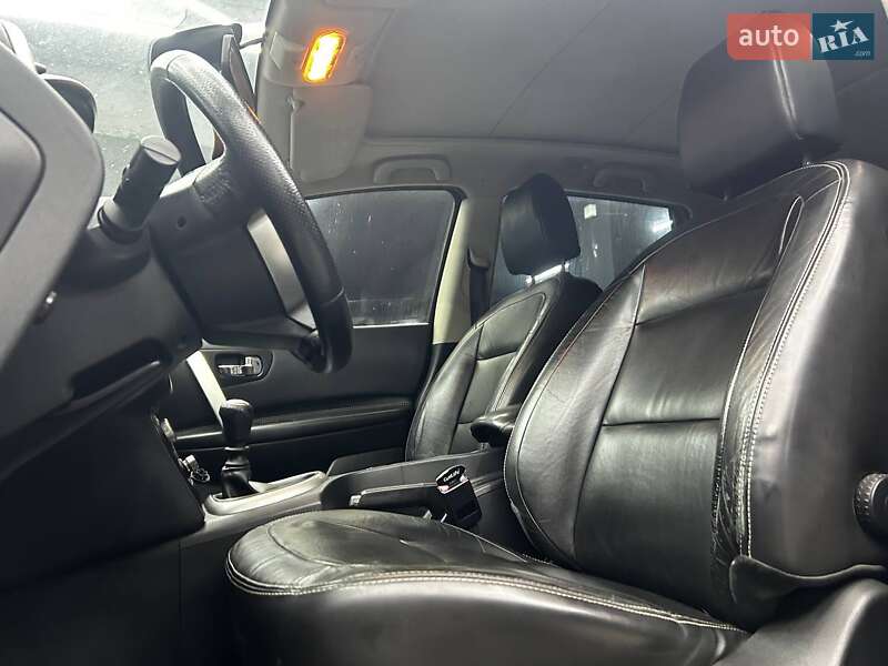 Внедорожник / Кроссовер Nissan Qashqai+2 2010 в Черновцах