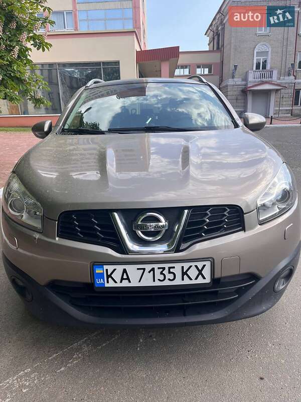 Внедорожник / Кроссовер Nissan Qashqai+2 2010 в Киеве