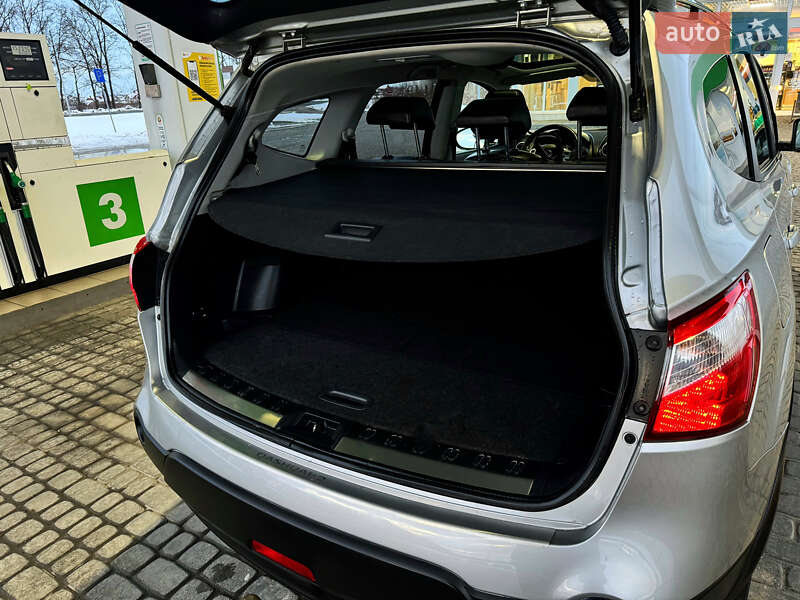 Позашляховик / Кросовер Nissan Qashqai+2 2013 в Стрию