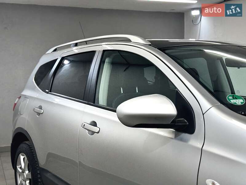 Позашляховик / Кросовер Nissan Qashqai+2 2010 в Стрию