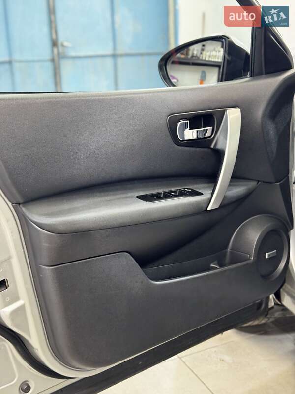 Позашляховик / Кросовер Nissan Qashqai+2 2010 в Стрию