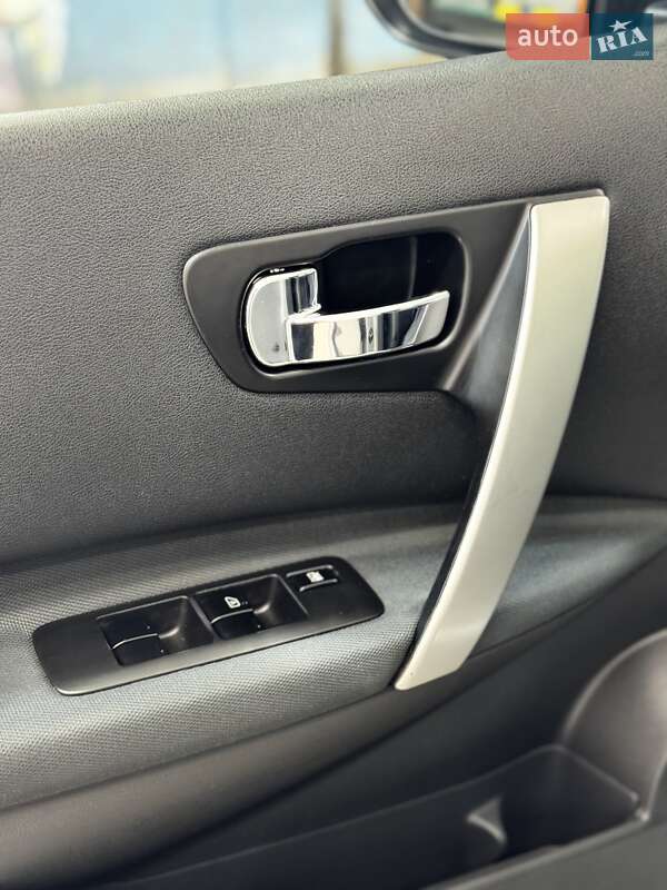 Позашляховик / Кросовер Nissan Qashqai+2 2010 в Стрию