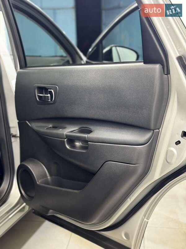 Позашляховик / Кросовер Nissan Qashqai+2 2010 в Стрию