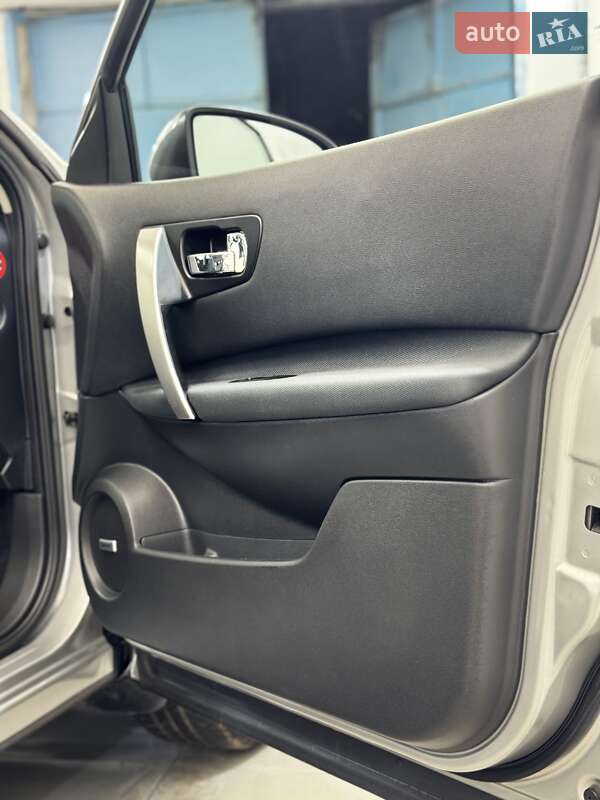 Позашляховик / Кросовер Nissan Qashqai+2 2010 в Стрию