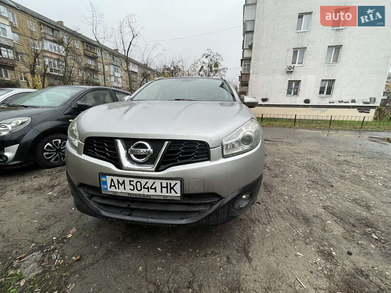 Позашляховик / Кросовер Nissan Qashqai+2 2010 в Києві