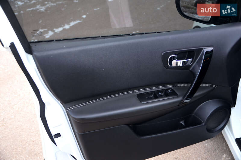 Позашляховик / Кросовер Nissan Qashqai+2 2013 в Ромнах