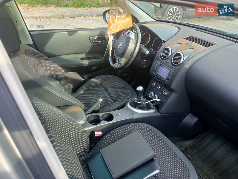 Внедорожник / Кроссовер Nissan Qashqai+2 2009 в Ужгороде