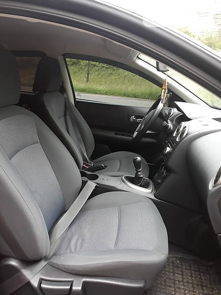 Минивэн Nissan Qashqai 2008 в Рахове